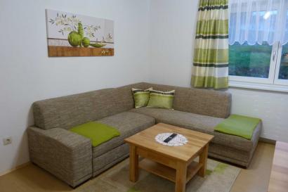 06_gaestehaus-ferdl_ferienwohnung-couch.jpg